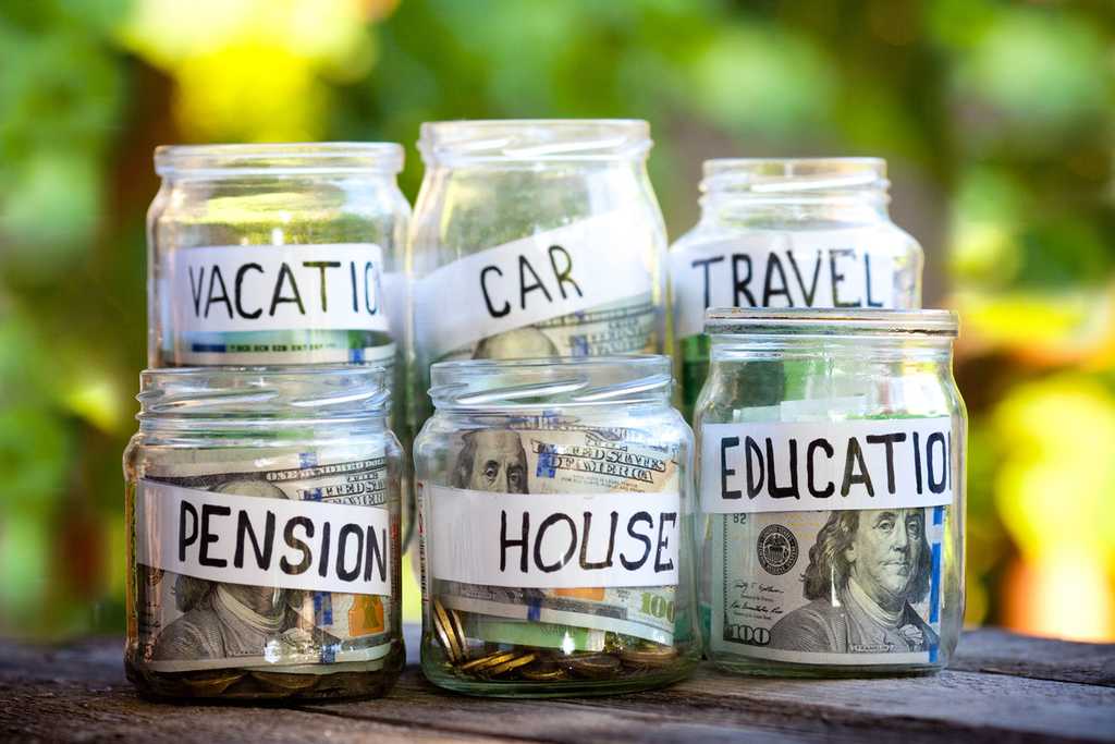 money being split into different category jars; vacation, pension, travel, education, house, car