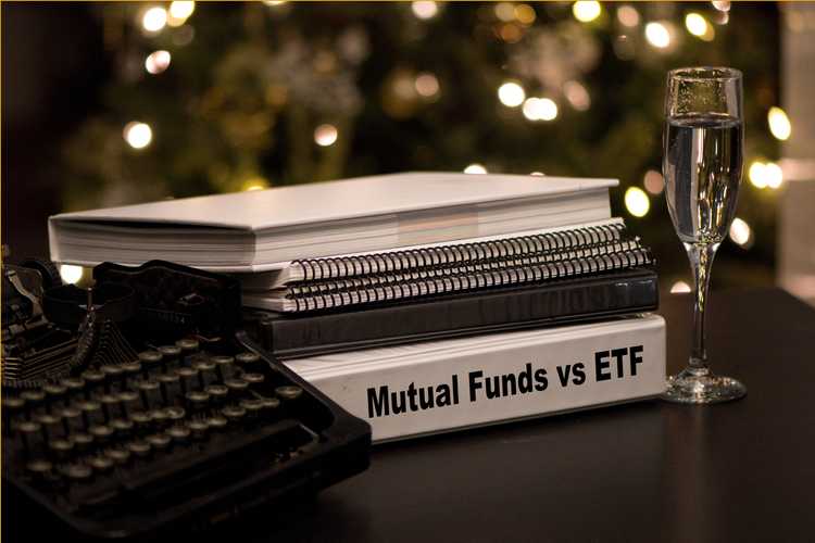 Index Fund vs Mutual Fund: What’s the Difference? 